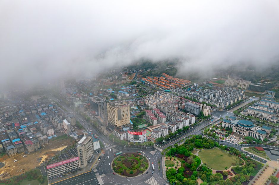 Captivating aerial view of a foggy urban area in Jiu Jiang Shi, China with distinct architecture.
