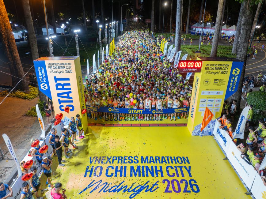 Vibrant start of the Ho Chi Minh City Midnight Marathon 2026 with energetic crowd.